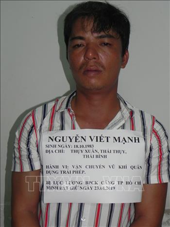 Bắt giữ đối tượng vận chuyển súng, đạn quân dụng từ nước ngoài về Việt Nam
