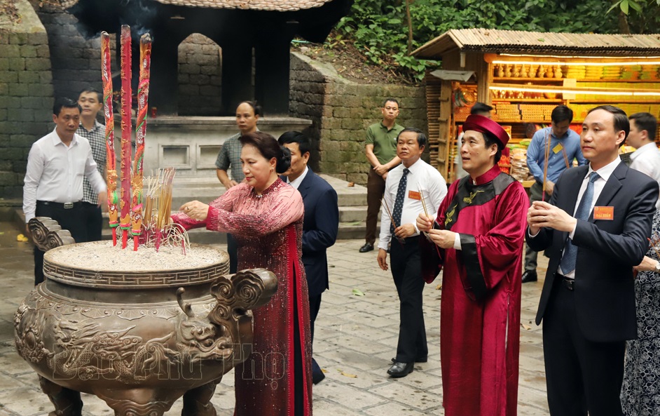 Linh thiêng nguồn cội
