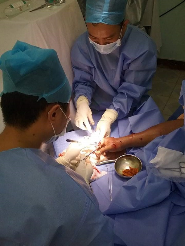 Bệnh xá đảo Sinh Tồn Cấp cứu kịp thời ngư dân bị tai nạn trên biển