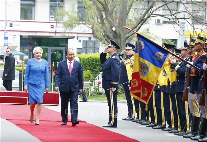 Thủ tướng Romania chủ trì lễ đón chính thức Thủ tướng Nguyễn Xuân Phúc
