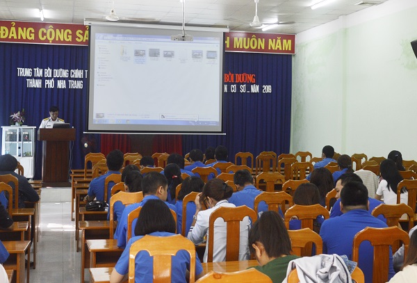 Khánh Hòa tổ chức thông tin chuyên đề biển, đảo cho đội ngũ cán bộ đoàn