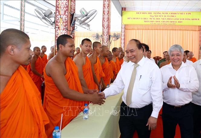 Thực hiện tốt việc tu hành chân chính và làm tròn nghĩa vụ của công dân