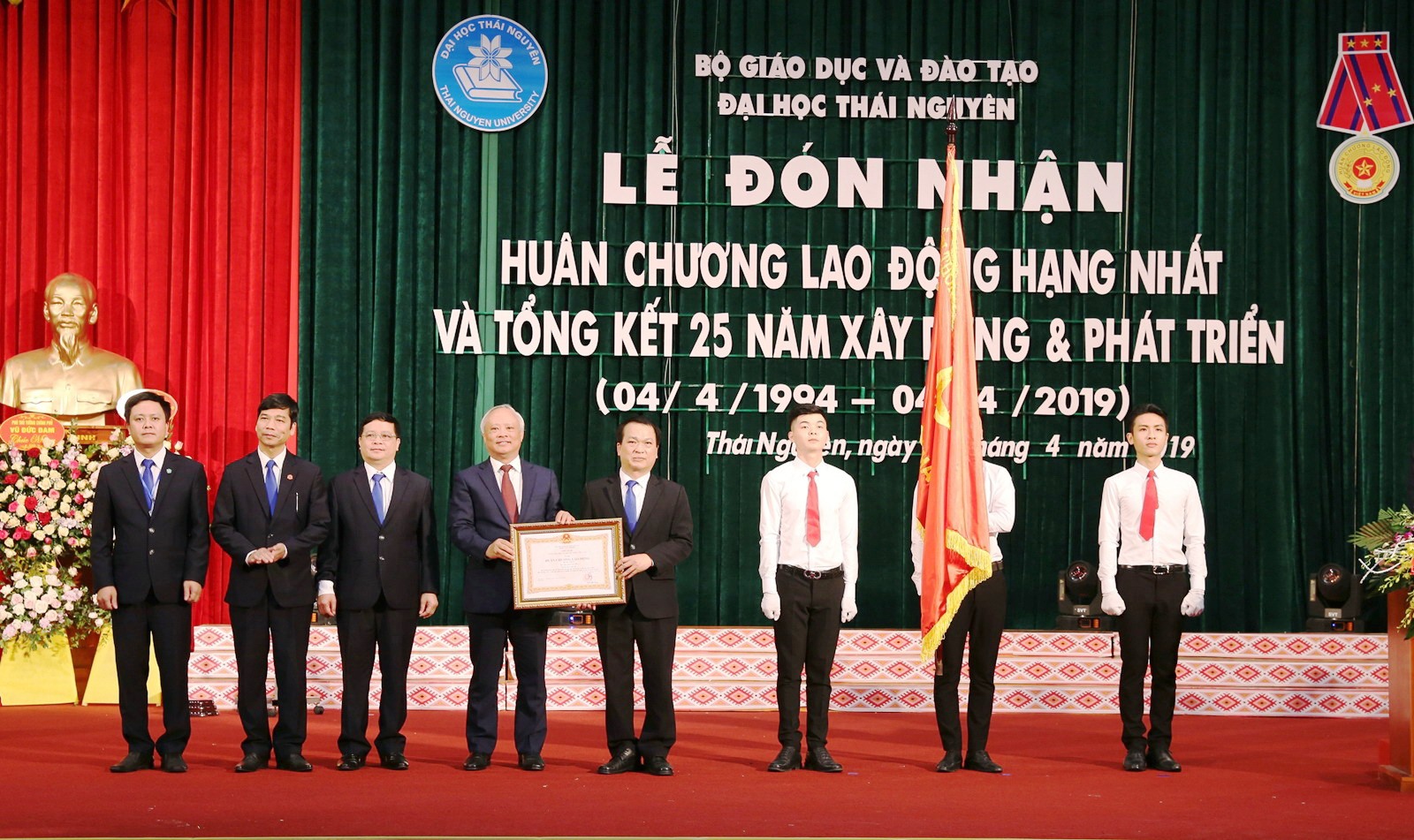 Đại học Thái Nguyên đón nhận Huân chương Lao động hạng Nhất