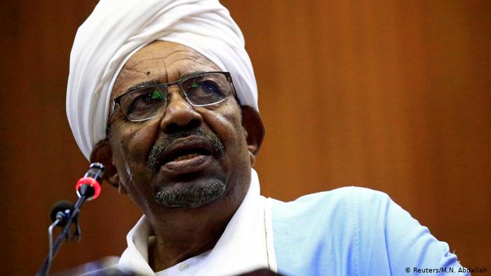 Sudan Tổng thống từ chức, quân đội kiểm soát đất nước