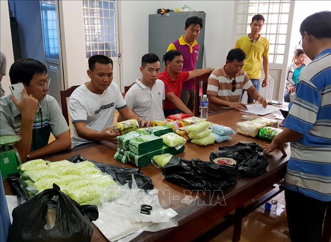 Bắt vụ vận chuyển 26,6 kg ma túy qua biên giới An Giang