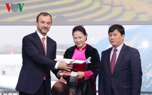 Chủ tịch Quốc hội chứng kiến Lễ Bàn giao máy bay Airbus tại Pháp