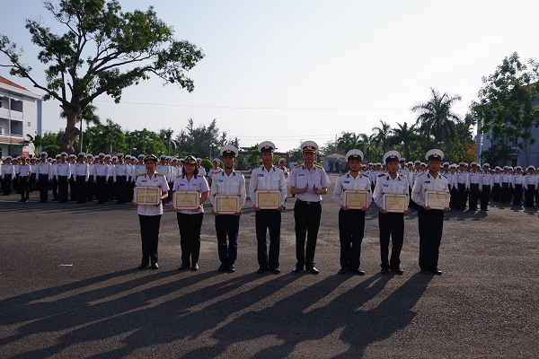 Học viện Hải quân khen thưởng các cá nhân đoạt giải kỳ thi Olympic Toán năm 2019