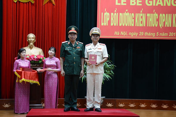 Nâng cao trình độ, dự báo chiến lược thực hiện nhiệm vụ quốc phòng - an ninh