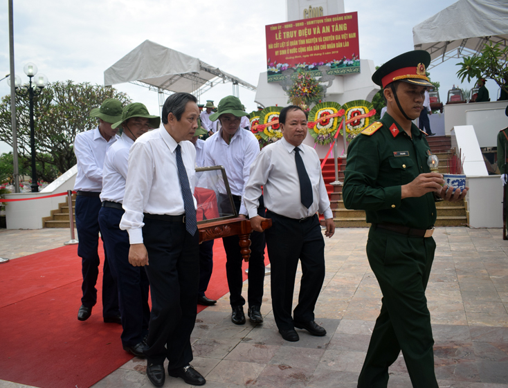 Quảng Bình an táng 17 hài cốt liệt sĩ hy sinh tại Lào