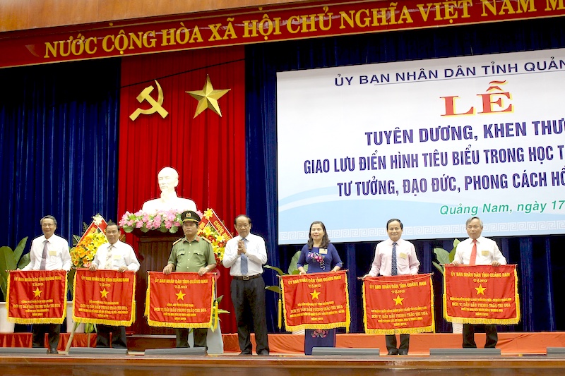 Quảng Nam nhân rộng các điển hình tiên tiến trong học và làm theo Bác