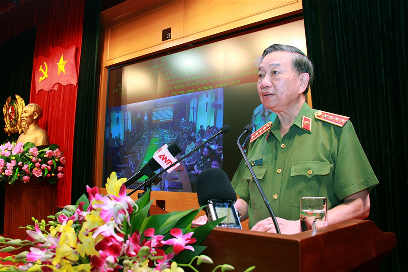 Cán bộ Công an học tập và làm theo gương Bác