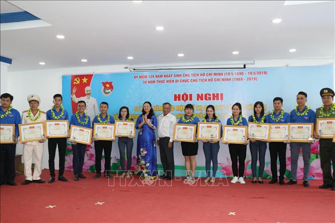 Cụ thể hóa việc học và làm theo Bác
