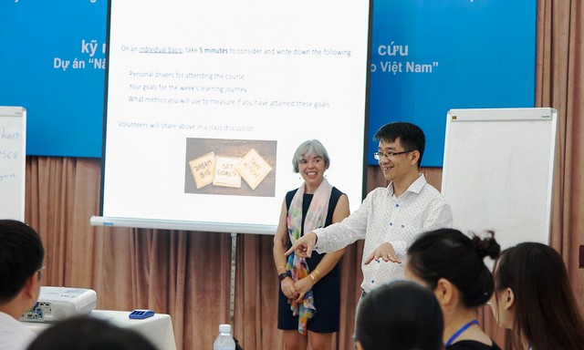Bồi dưỡng kỹ năng bổ trợ dành cho cán bộ nghiên cứu Việt Nam