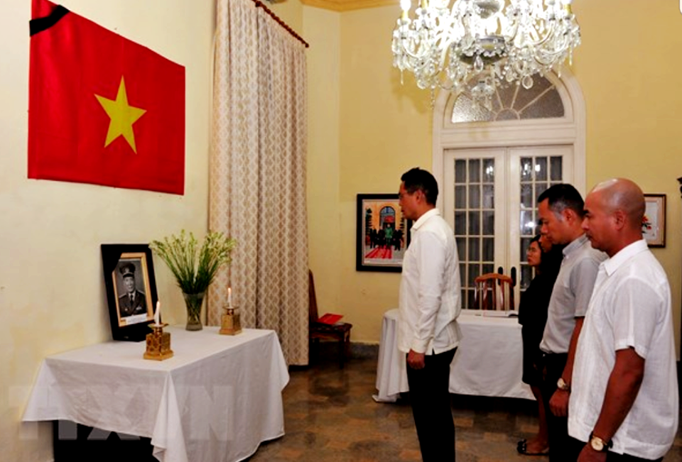 Lãnh đạo Cuba viếng nguyên Chủ tịch nước Lê Đức Anh