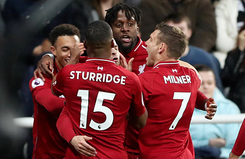 Liverpool tái chiếm ngôi đầu Premier League
