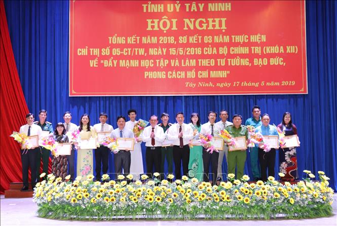 Việc thực hiện Chỉ thị 05-CT TW ngày càng thấm sâu trong đời sống xã hội
