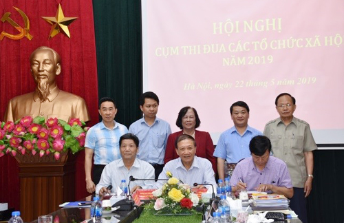 Chung tay tạo nên không khí thi đua sôi nổi, rộng khắp