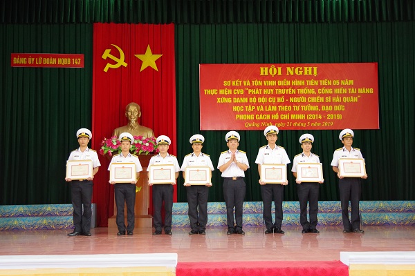 Tạo bước chuyển biến mạnh mẽ về ý thức tu dưỡng, rèn luyện