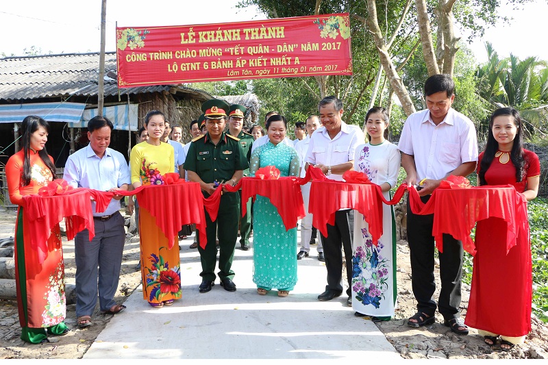 Lực lượng vũ trang tỉnh Sóc Trăng chung sức xây dựng nông thôn mới ​