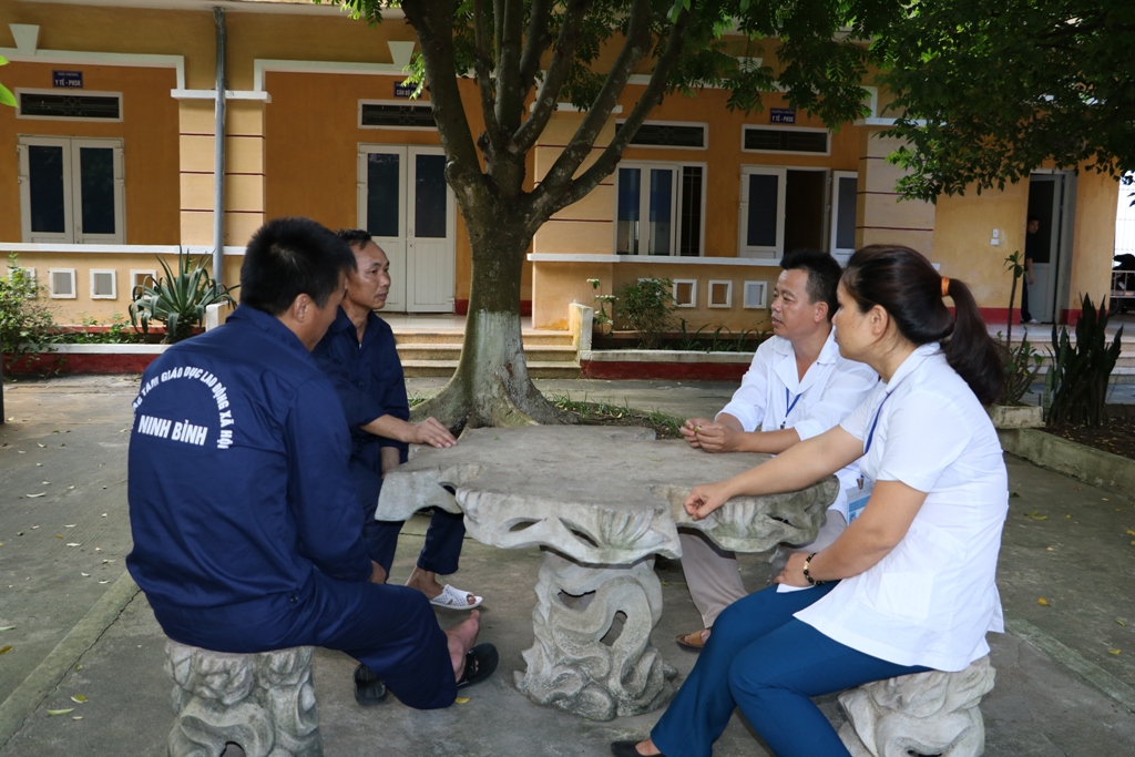 Ngôi nhà tình người