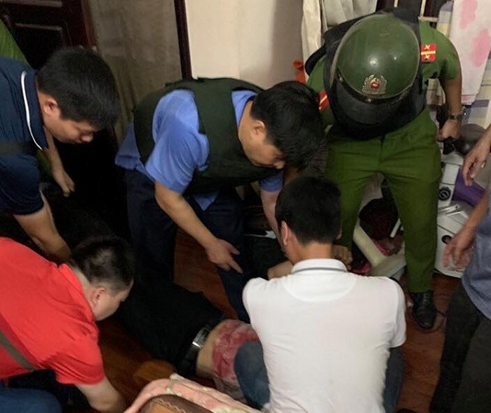Hà Nội Tạm giữ hình sự đối tượng khống chế con tin cướp tài sản