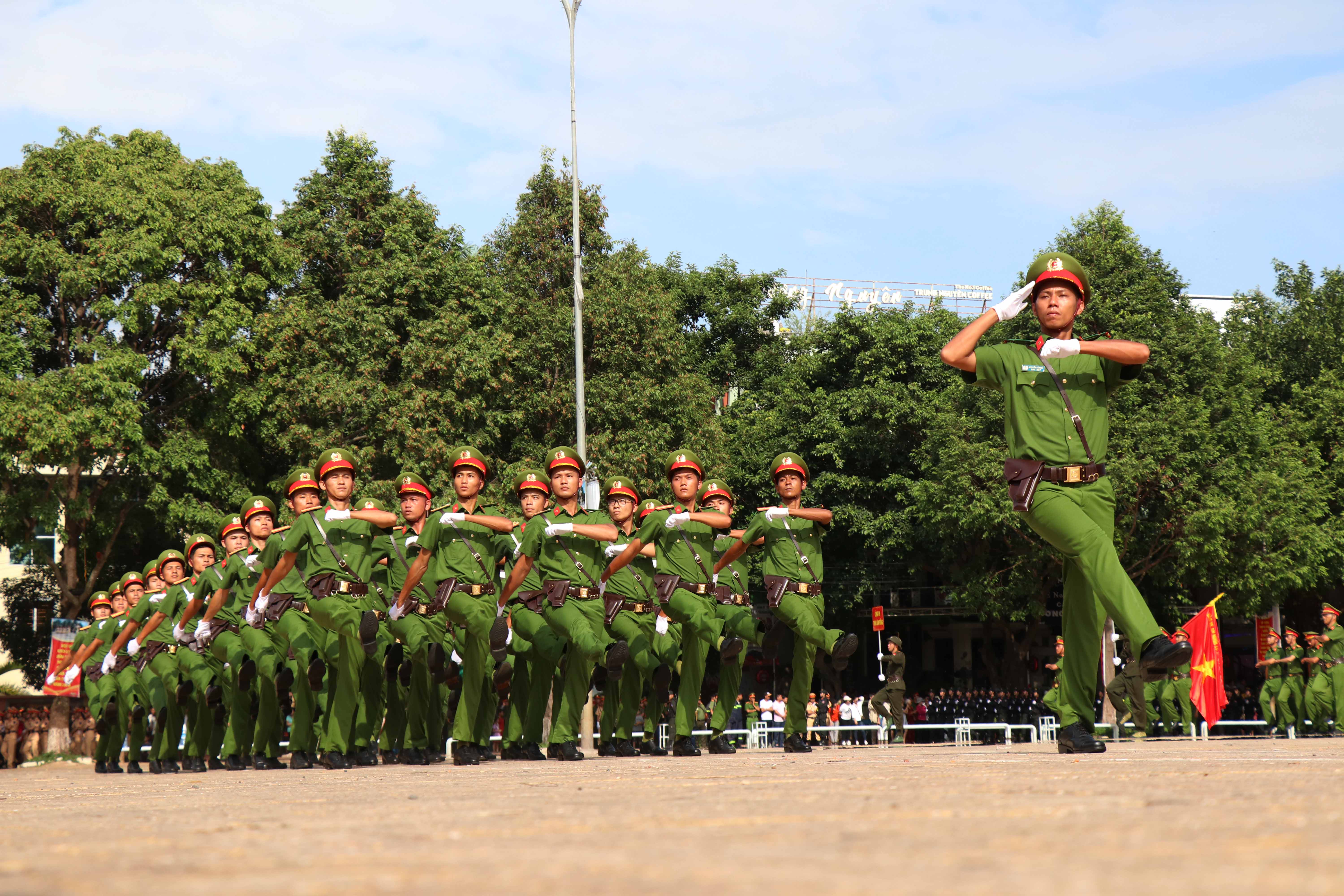 Hơn 400 cán bộ, chiến sĩ tham dự Hội thi điều lệnh, bắn súng, võ thuật Công an nhân dân