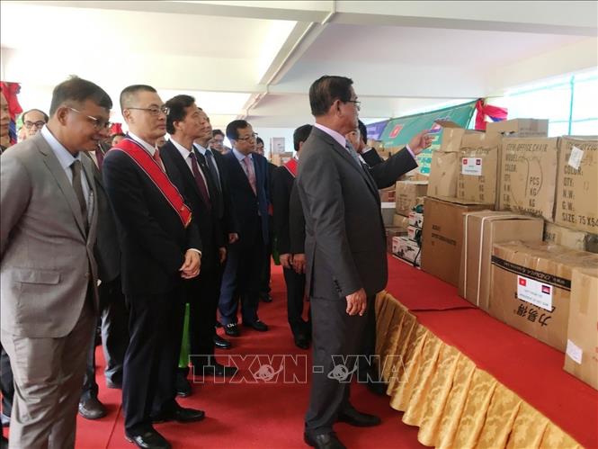 Ngành giáo dục Campuchia tiếp nhận quà tặng của Nhà nước Việt Nam