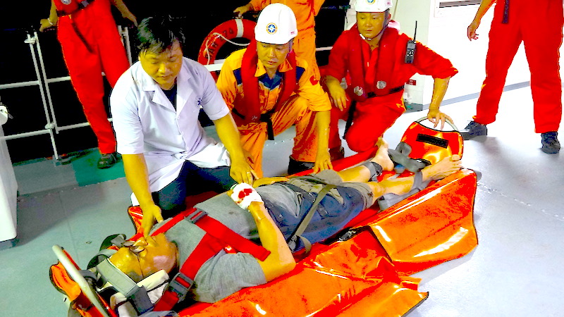 Cấp cứu kịp thời một thuyền viên trên tàu nước ngoài