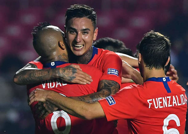 Copa America Chile phô trương sức mạnh trước Nhật Bản