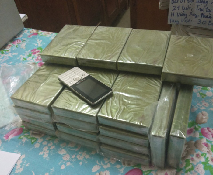 Bắt đối tượng vận chuyển 30 bánh heroin