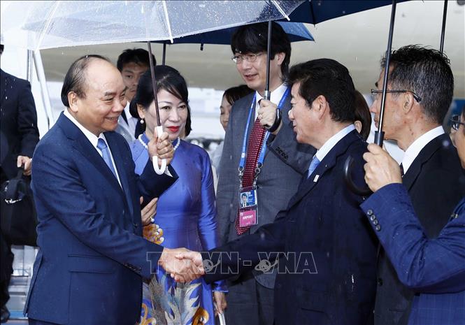 Thủ tướng đến Osaka, bắt đầu chuyến tham dự Hội nghị Thượng đỉnh G20
