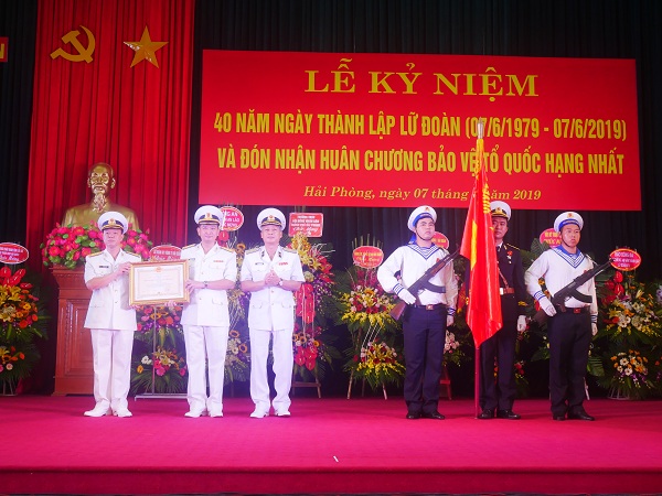 Lữ đoàn Hải quân 679 đón nhận Huân chương Bảo vệ Tổ quốc hạng Nhất