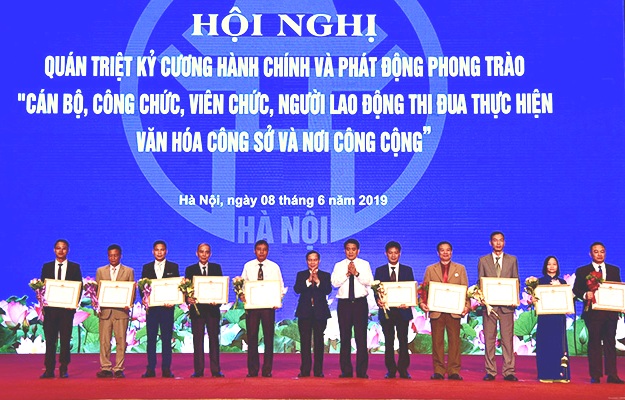 Hà Nội phát động phong trào “CBCCVCLĐ thi đua thực hiện văn hóa công sở và nơi công cộng”