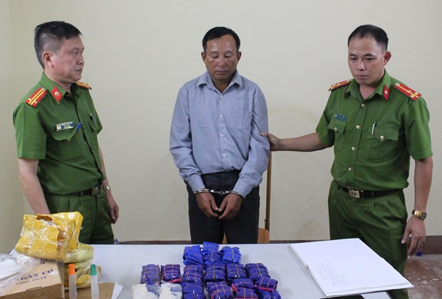 Bắt đối tượng vận chuyển gần 30 000 viên ma túy tổng hợp