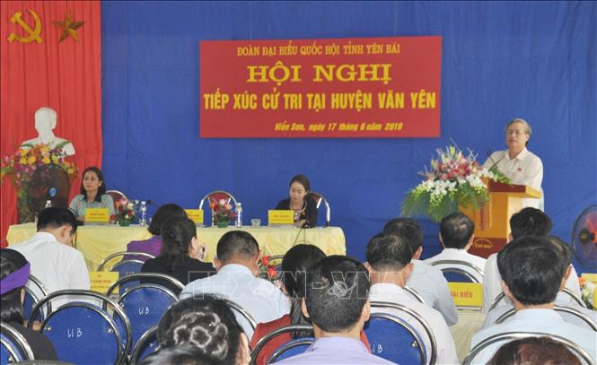 Thường trực Ban Bí thư Trần Quốc Vượng tiếp xúc cử tri tại Yên Bái