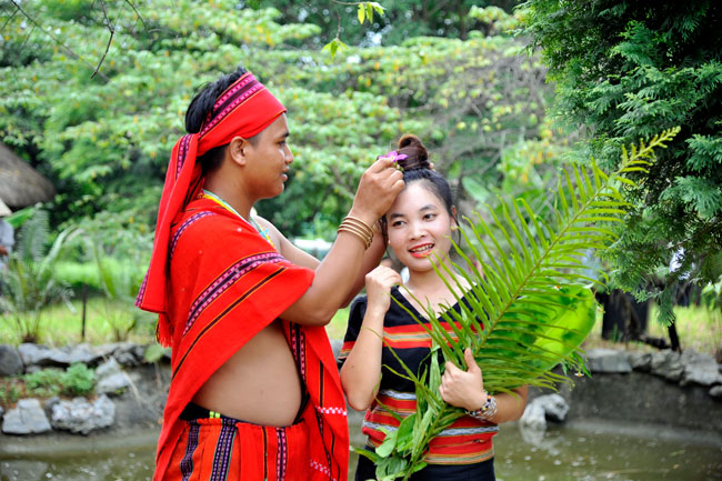 Tục “đi sim” người Pa Cô