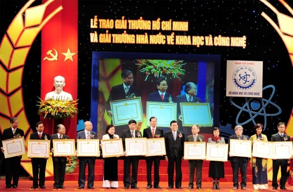 Hội đồng xét tặng giải thưởng về KH CN các cấp biểu quyết bằng phiếu kín