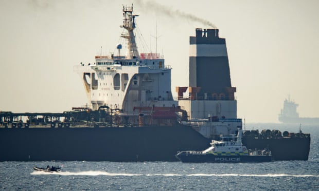 Iran triệu Đại sứ Anh phản đối vụ bắt giữ tàu trên eo biển Gibraltar