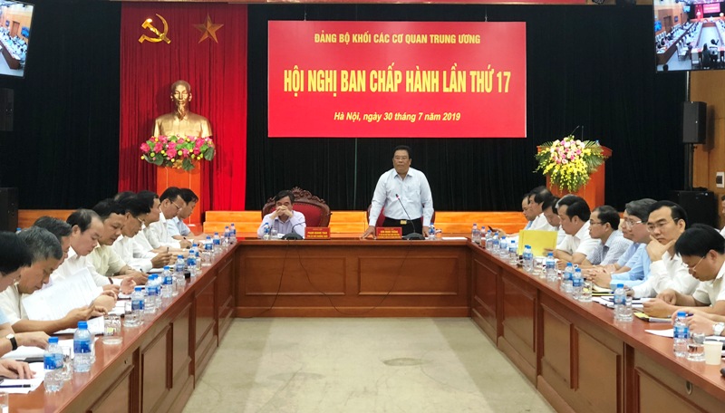 Chủ động đấu tranh phản bác các quan điểm sai trái