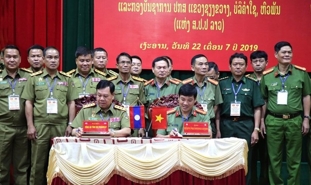 Hợp tác bảo vệ an ninh trật tự với 3 tỉnh nước bạn Lào