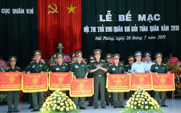 33 đơn vị nhận cờ giải toàn năng “Thủ kho quân khí giỏi toàn quân năm 2019”