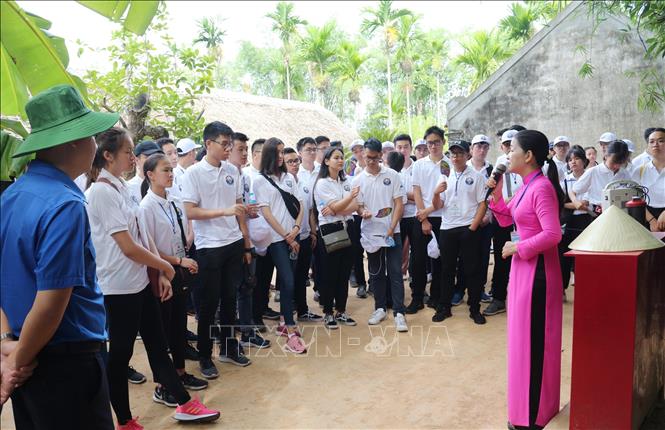 Về thăm quê Bác