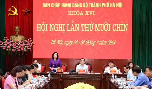 Phát huy dân chủ đi đôi với giữ vững nguyên tắc