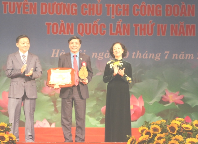 10 cán bộ Công đoàn vinh dự nhận giải thưởng Nguyễn Văn Linh lần thứ I