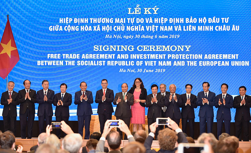 Thế giới tuần qua Việt Nam - EU ký EVFTA và EVIPA