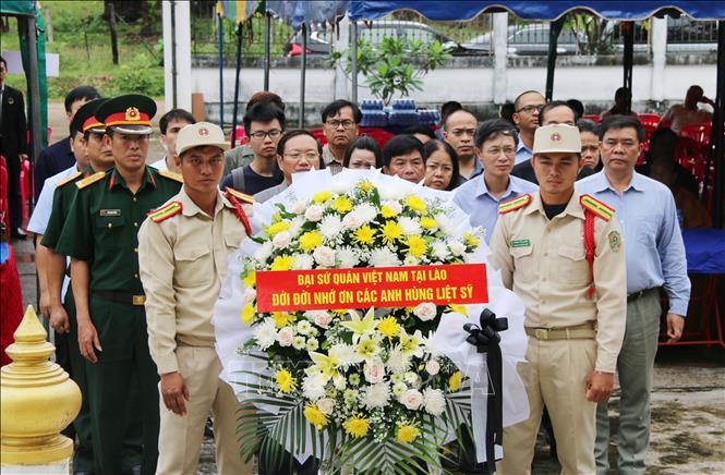 Kỷ niệm 72 năm Ngày Thương binh, liệt sĩ tại Lào