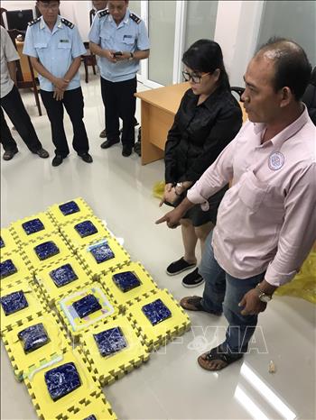 Phát hiện 8 kg ma túy tổng hợp cất giấu trong lô trò chơi xếp hình