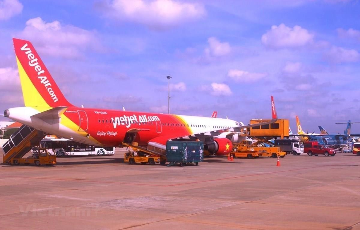 Một máy bay lăn nhầm đường lăn, hành khách an toàn