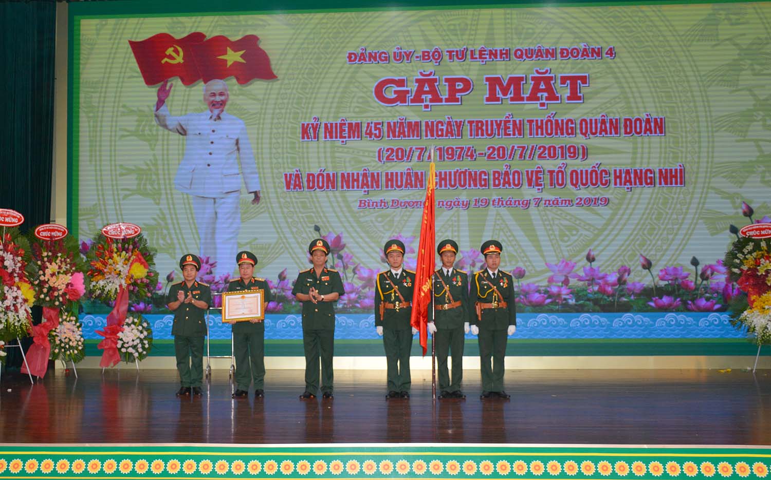 Quân đoàn 4 kỷ niệm 45 năm Ngày truyền thống và đón nhận Huân chương Bảo vệ Tổ quốc hạng Nhì