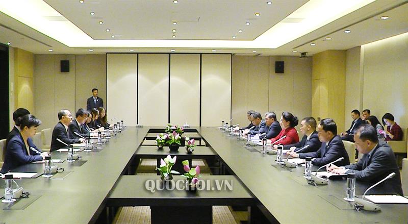 Chủ tịch Quốc hội tiếp đại diện một số doanh nghiệp Trung Quốc
